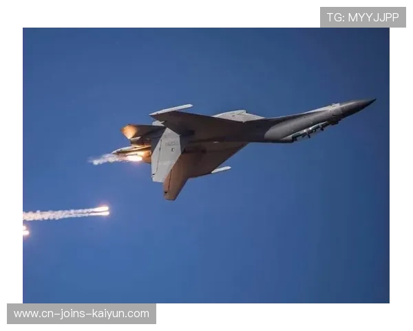 冰球场上的终极守护者：滑铲救球的精彩瞬间全纪录