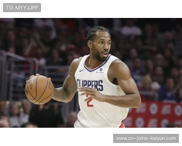 伦纳德上篮稳稳命中，快船在关键时刻稳住军心