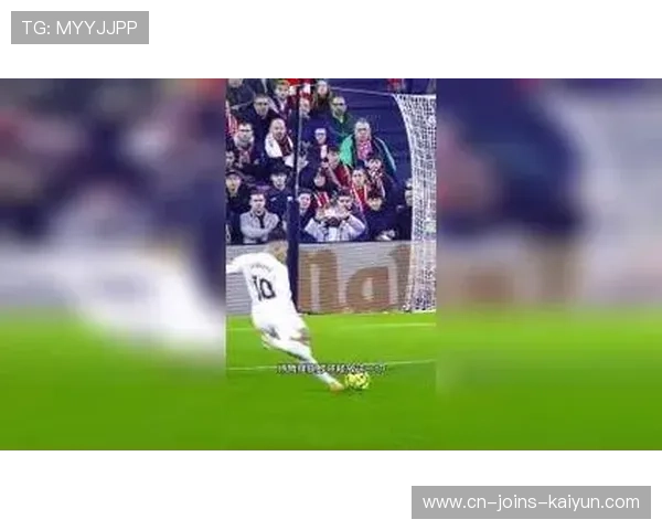 巴黎姆巴佩外脚背撩射极其灵动，重现足球场上的艺术之美