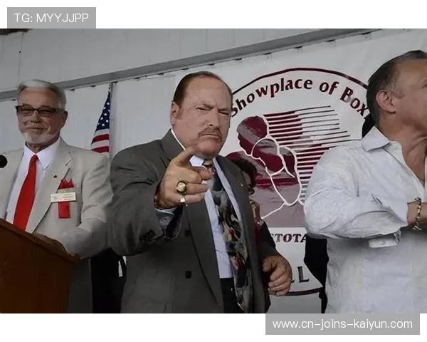 拳击世界比赛裁判判罚与观众热议齐飞