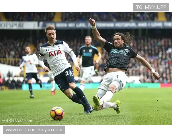 热刺前场快速换位形成空档