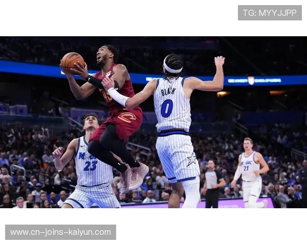 米切尔连中三分拉开比分差距，骑士势不可挡